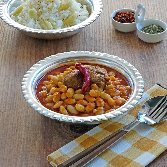 KURU FASULYE VE SARIMSAKLI PİLAV